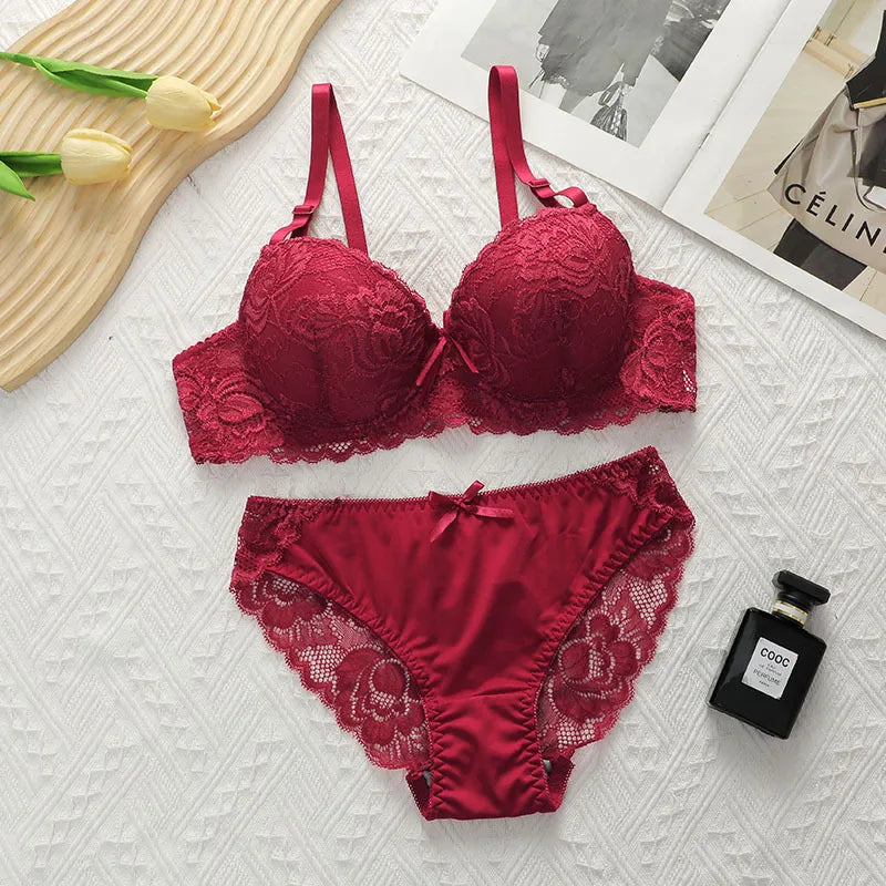 The Delilah Lace Set